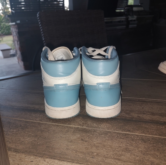 UNC Jordan 1 High tops - Picture 3 of 5